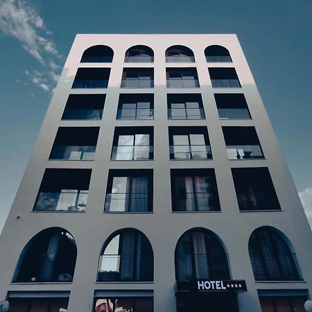 Bounty Hotel Golem  Exteriér fotografie