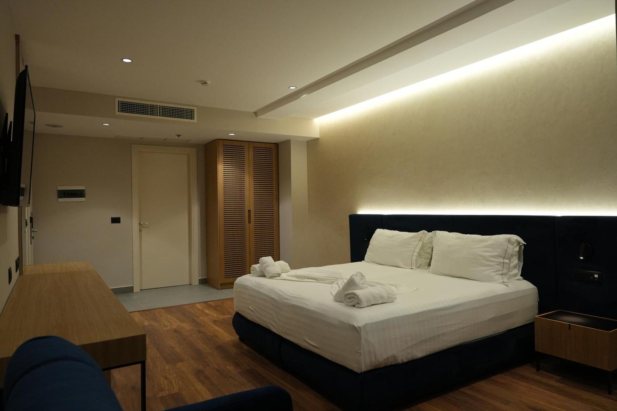 Bounty Hotel Golem  Exteriér fotografie