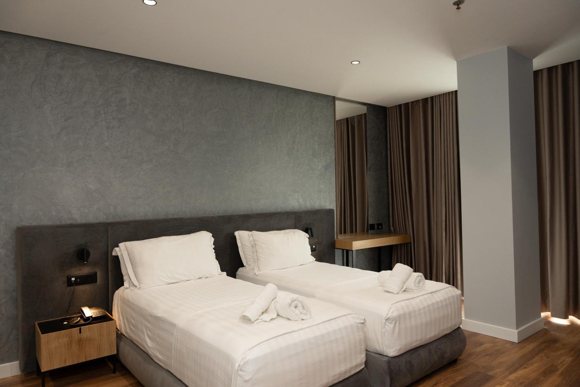 Bounty Hotel Golem  Exteriér fotografie