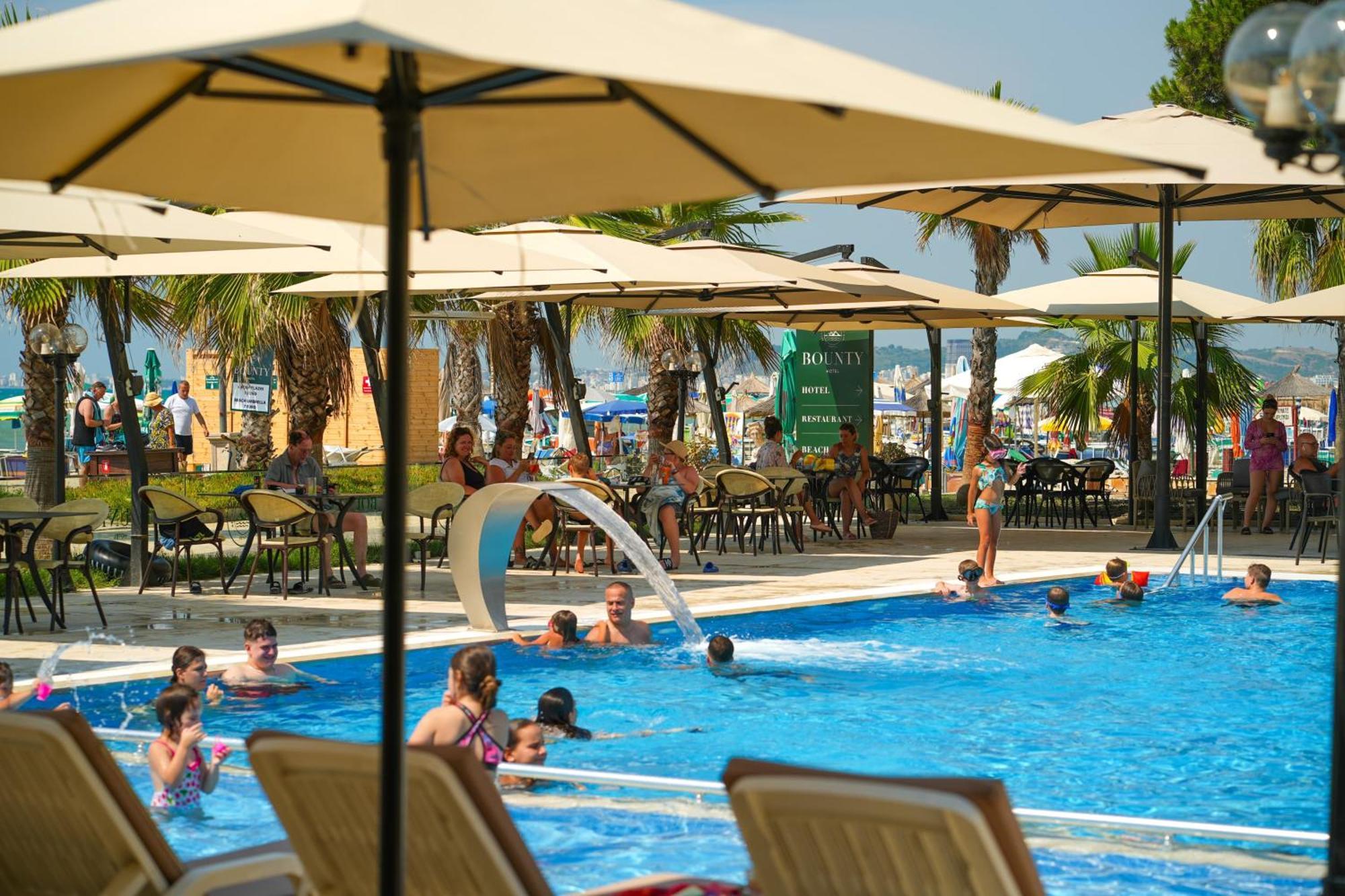Bounty Hotel Golem  Exteriér fotografie