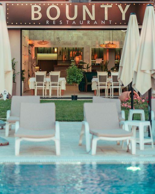 Bounty Hotel Golem  Exteriér fotografie