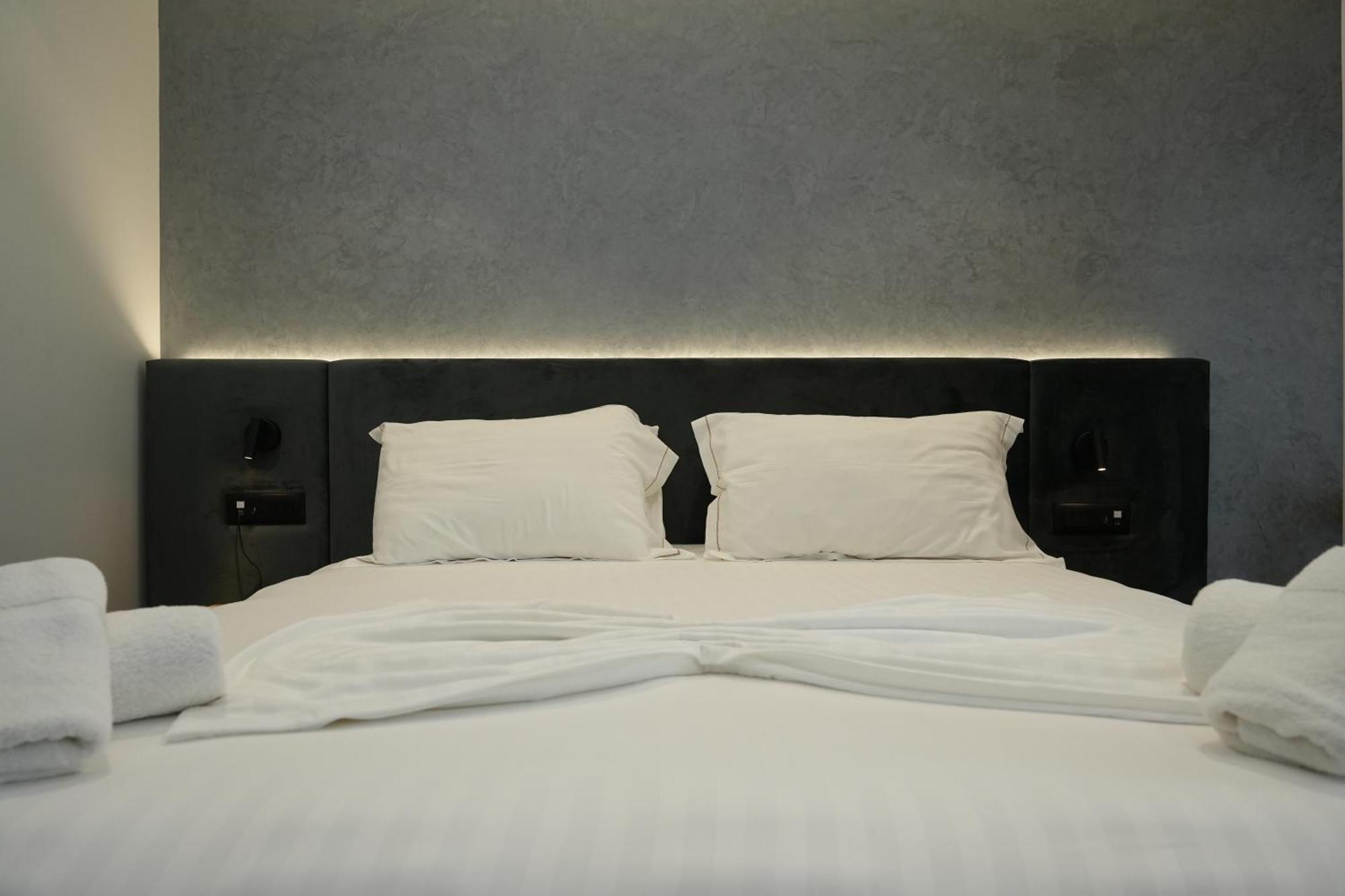 Bounty Hotel Golem  Exteriér fotografie