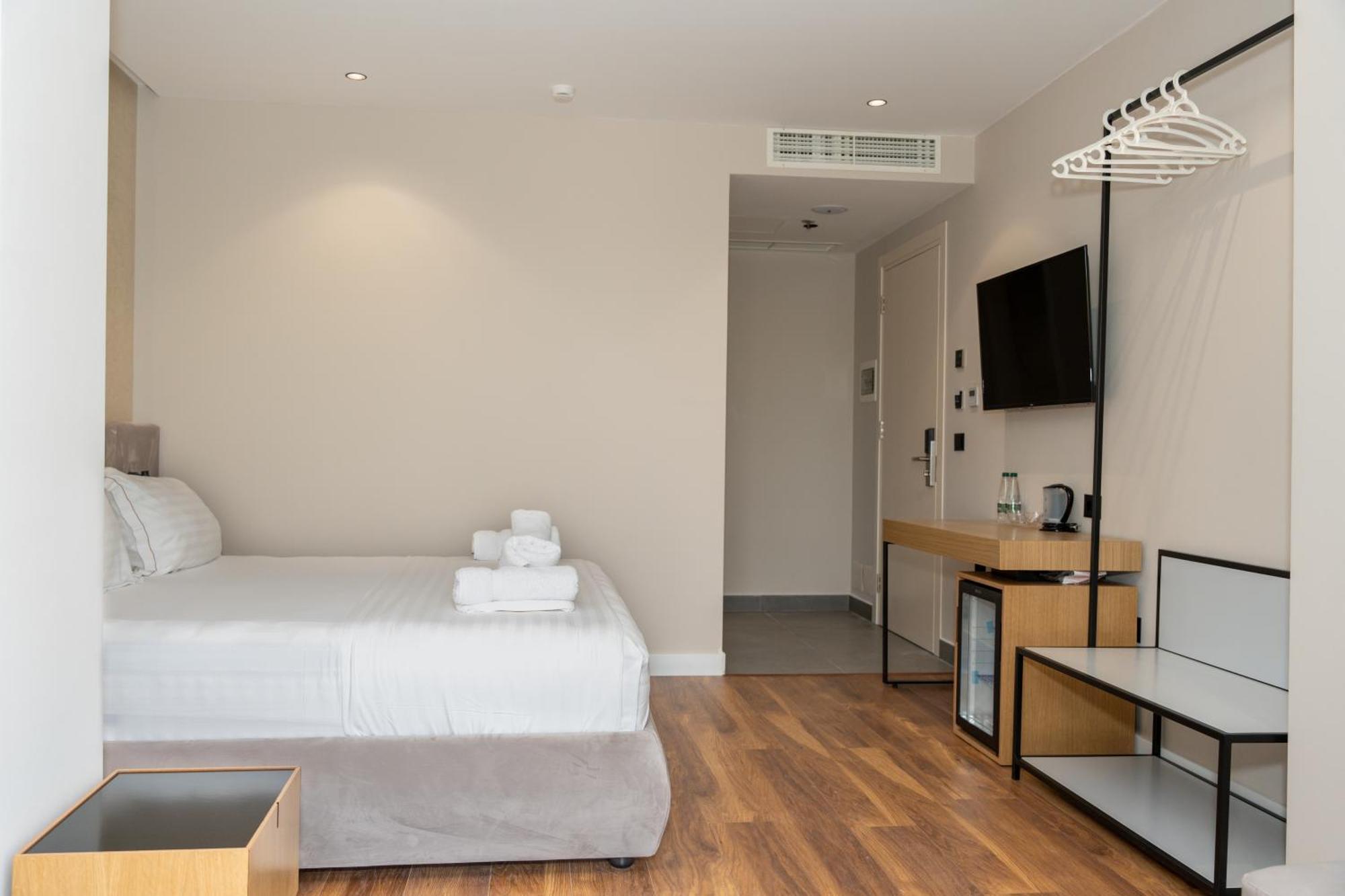 Bounty Hotel Golem  Exteriér fotografie