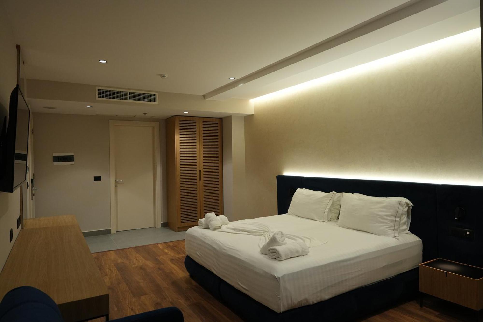 Bounty Hotel Golem  Exteriér fotografie